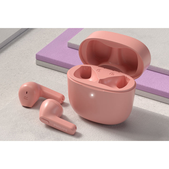 TAT2206PK True Wireless-hörlurar, IPX4-klass (stänk och svettåliga) 6+18 timmars speltid. Rosa. Philips