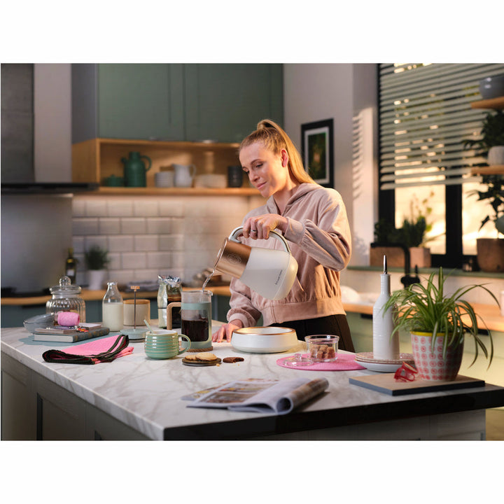 Vattenkokare  27450-70 Calm Kettle  1,7l  2400W  Tyst Kokning Russell Hobbs