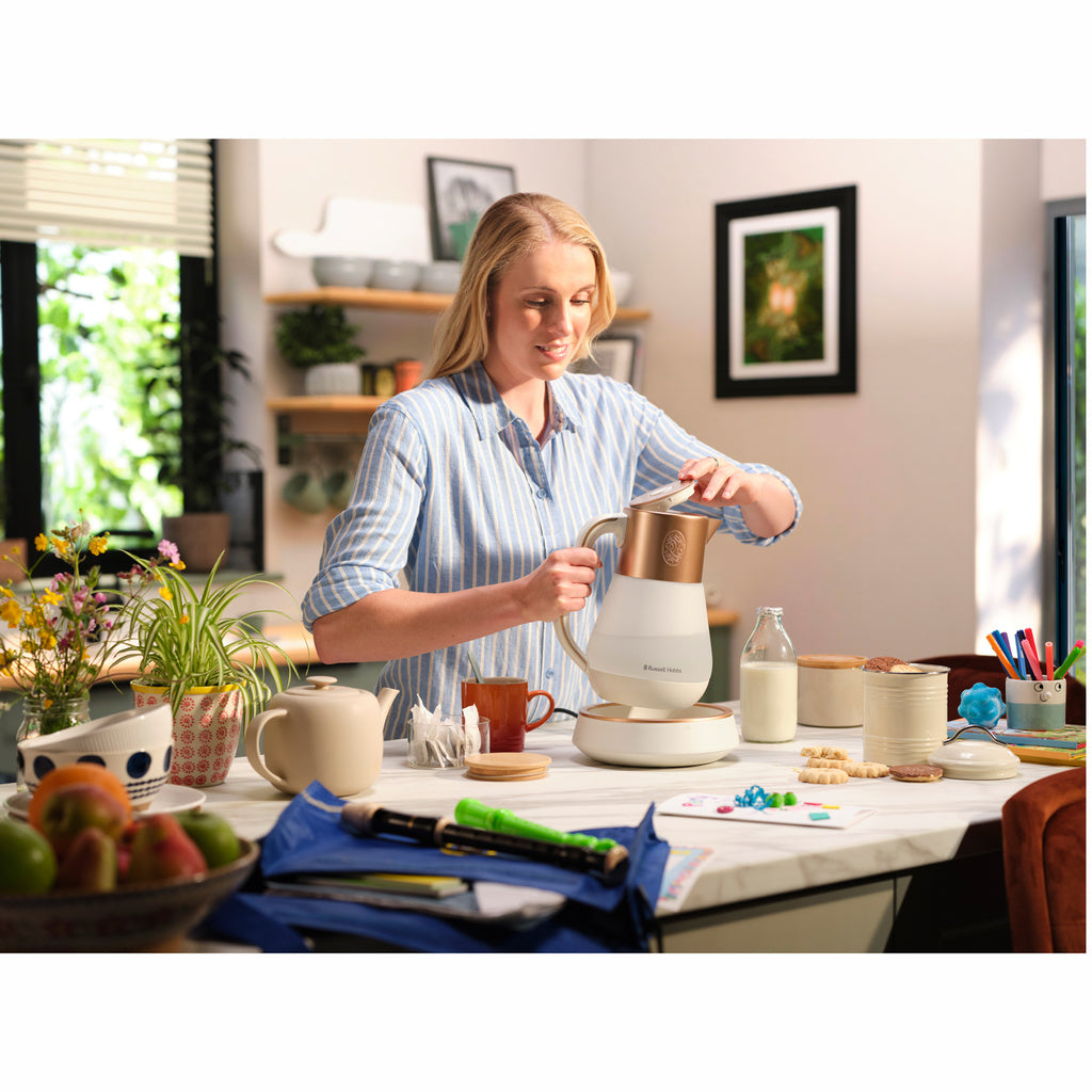 Vattenkokare  27450-70 Calm Kettle  1,7l  2400W  Tyst Kokning Russell Hobbs